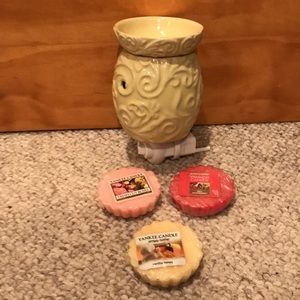 Plug in Wax Warmer with 3 Yankee Candle Melts
